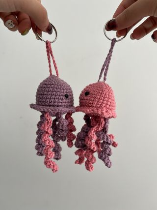 Llavero medusita besucona crochet