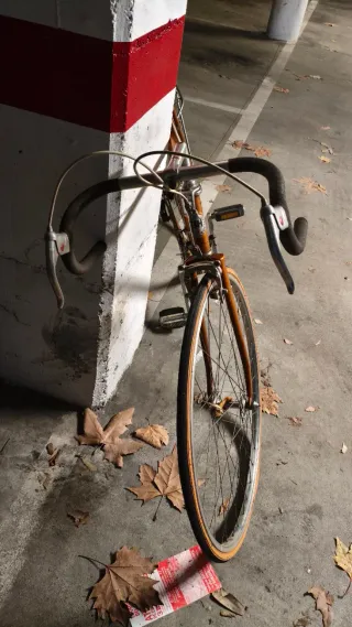 Bicicleta antigua de carretera BH