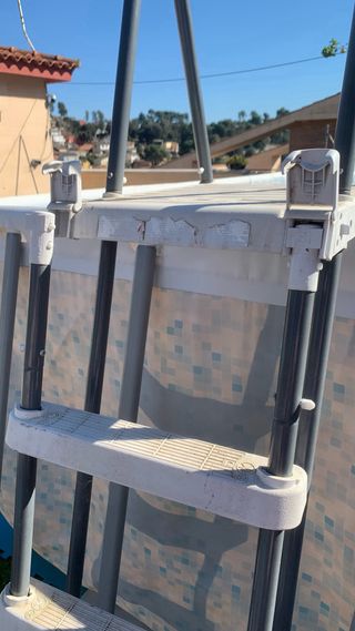 Escalera Piscina Elevada Metal y Plástico