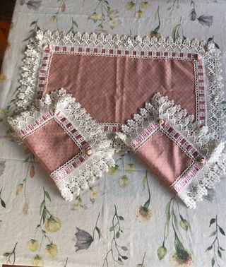 Centrini rosa e bianchi con pizzo