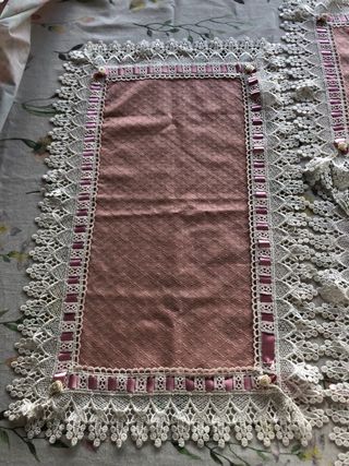Centrini rosa e bianchi con pizzo