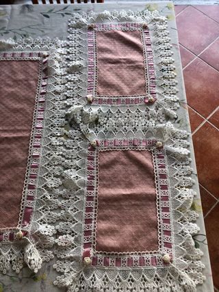 Centrini rosa e bianchi con pizzo