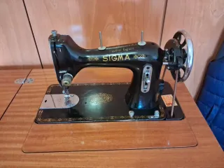 Máquina de coser Sigma antigua