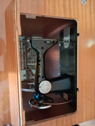 Máquina de coser Sigma antigua