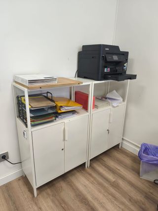 Muebles oficina mesas + estanterías blancas/negras