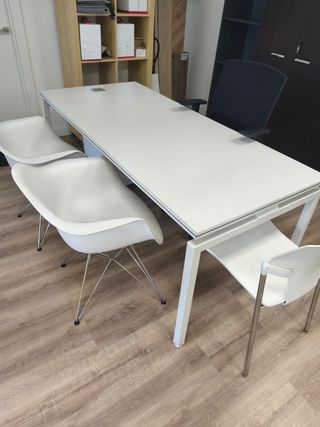 Muebles oficina mesas + estanterías blancas/negras