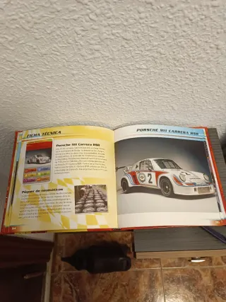 Libro y cartas coches de carreras