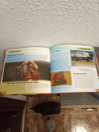 Libro y cartas coches de carreras