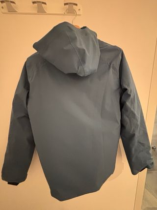 Pantalones de esquí con tirantes y chaqueta