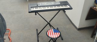 Teclado Yamaha YBT 2400 con soporte y butaca