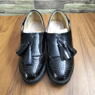 Zapatos charol negros con plataforma