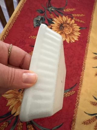 Piccola ciotola in porcellana con limone