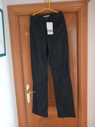 Pantalones negros polipiel Zara Talla S