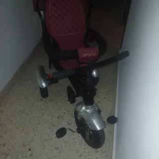 Triciclo infantil muy poco uso
