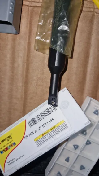 Herramienta roscar interior SNR0008M08-A16