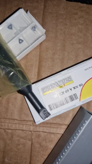 Herramienta roscar interior SNR0008M08-A16