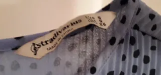 Blusa azzurro a pois neri