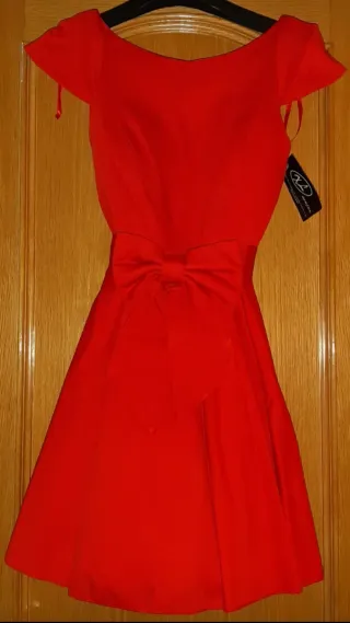 Vestido rojo con lazo