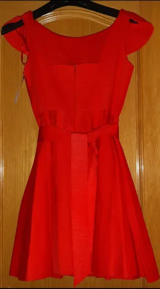 Vestido rojo con lazo