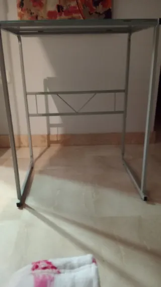 Mesa auxiliar cristal y metal