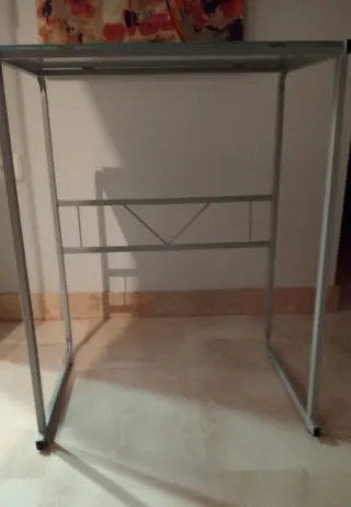 Mesa auxiliar cristal y metal