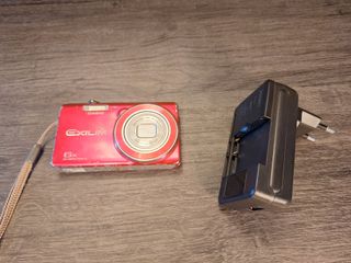 Cámara Digital Casio Exilim EX-ZS20 Roja 16.1 MP