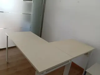 Tavolo da ufficio angolare bianco