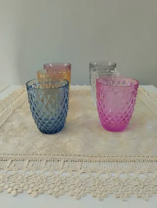 Bicchieri colorati in vetro