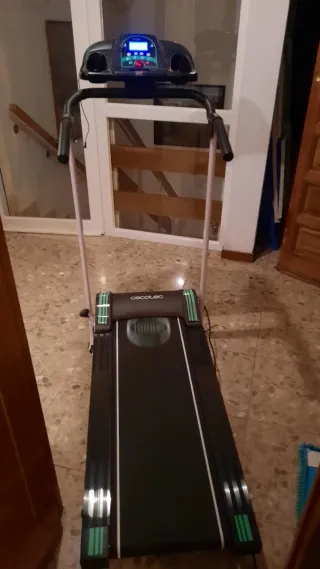 Cinta de andar Cecotec. Plegable.