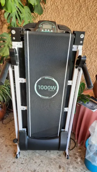 Cinta de andar Cecotec. Plegable.