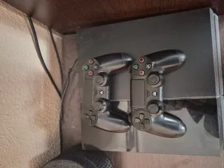 PS4 (PlayStation 4) Negra + 2 Mandos