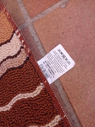 Tappeti in tessuto beige e marrone