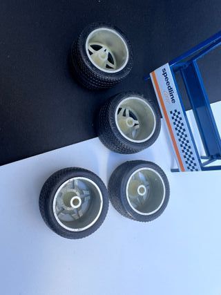 Lote Ruedas 1/18 Dioramas Universal