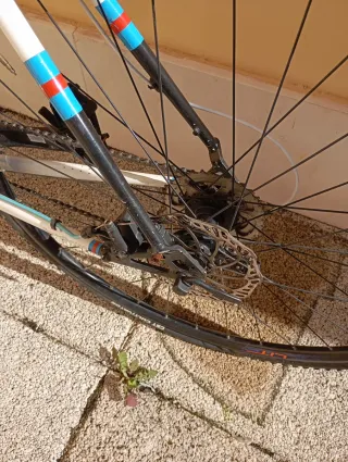 Bicicleta Gravel. On One. Planet X