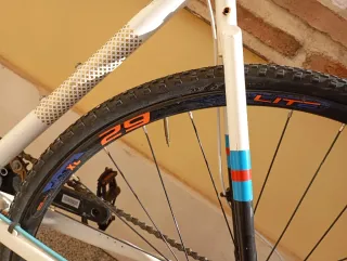 Bicicleta Gravel. On One. Planet X