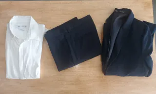 Traje de Chaqueta azul y camisa blanca Zara 13-14