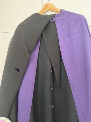 Ropa de penitente negra y morada