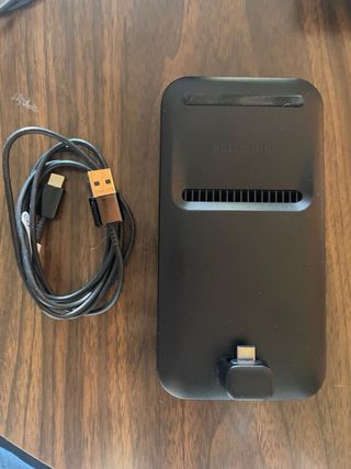 Samsung DeX Pad con cargador y cable HDMI