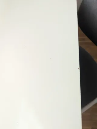 Escritorio MICKE IKEA y Silla ÖRFJÄLL