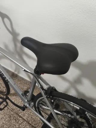 Bicicleta Triban con rodillo para casa