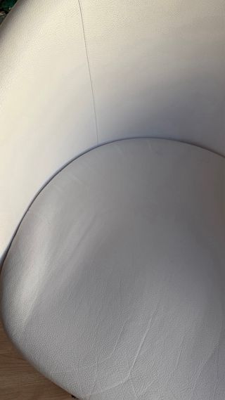 Silla de escritorio blanca con ruedas