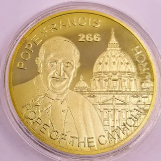 5 MONEDAS PAPA FRANCISCO BAÑADAS EN ORO
