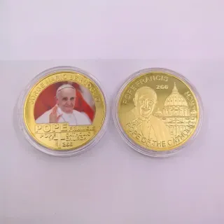 5 MONEDAS PAPA FRANCISCO BAÑADAS EN ORO