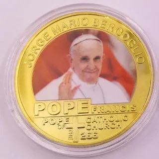 5 MONEDAS PAPA FRANCISCO BAÑADAS EN ORO