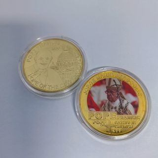 5 MONEDAS PAPA FRANCISCO BAÑADAS EN ORO