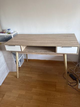 Escritorio madera y blanco