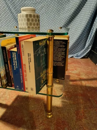 Mesa Auxiliar Estilo Hollywood Regency.