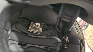 Casco de moto NZI rosa y negro