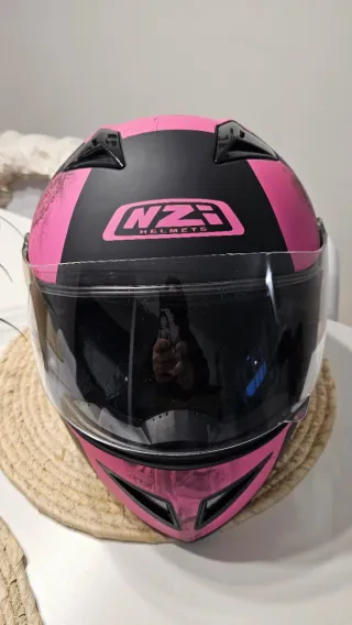 Casco de moto NZI rosa y negro