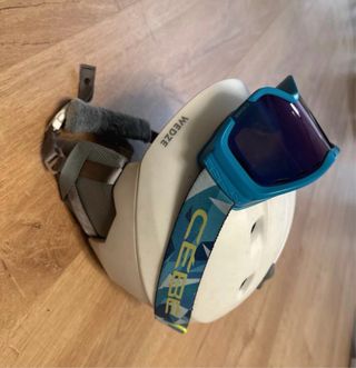 Casco y gafas de esquí
